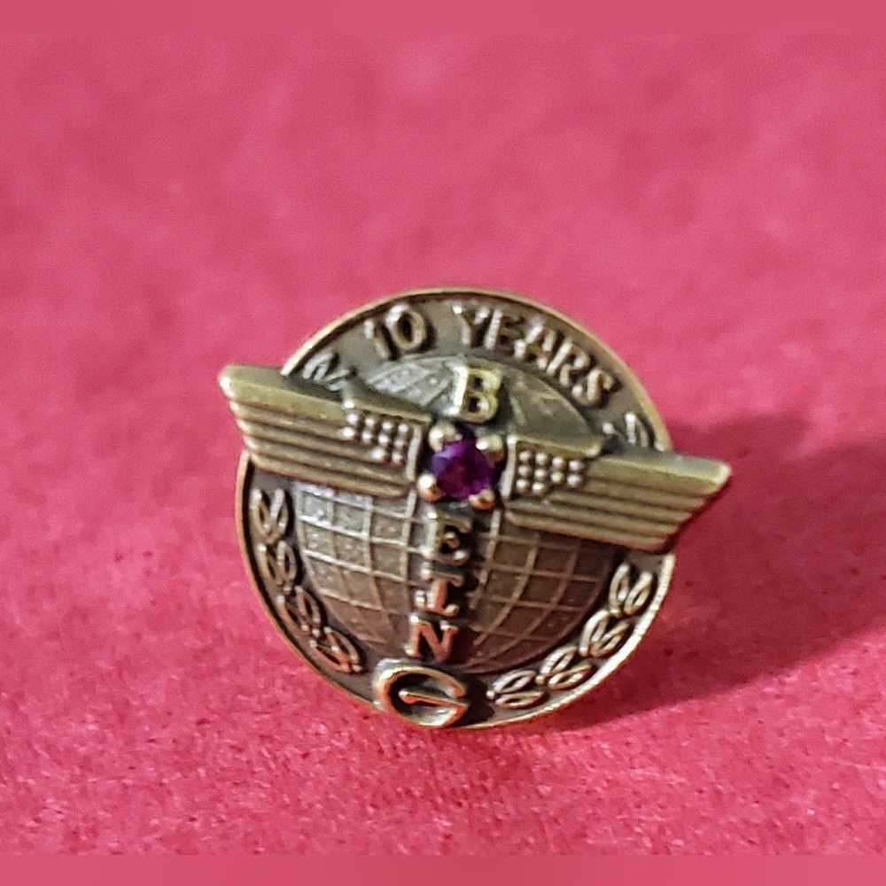 10 years Boeing 10 k gold pin tie tack ruby
